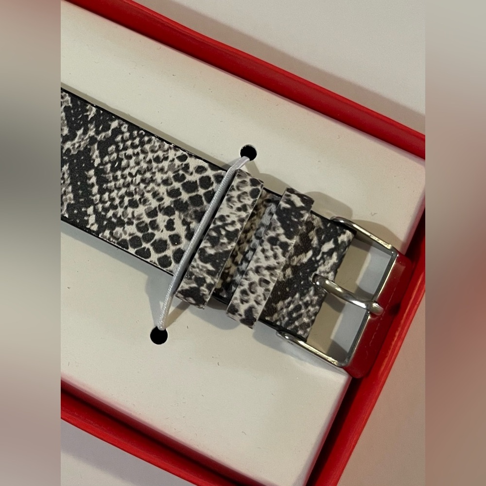 NEW KESSARIS Snakeskin Print Apple Watch Band. - Picture 3 of 4
